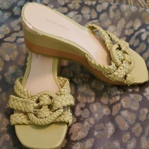 3/$30 Nine West lime Slide Sandal Sz 6